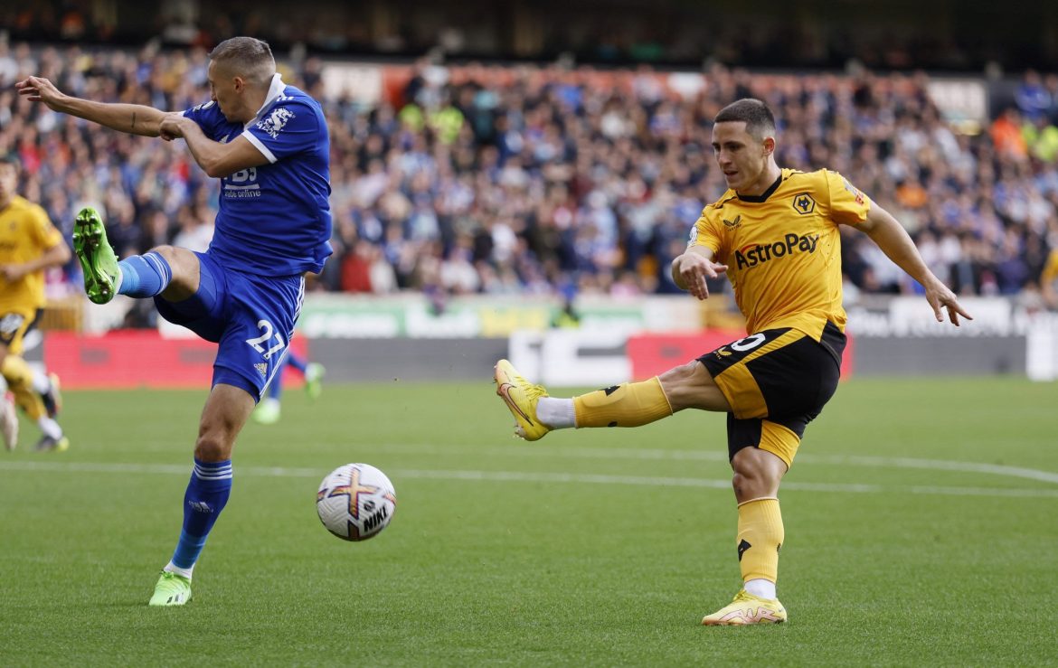 Thelwell ‘key’ for Everton in Podence chase